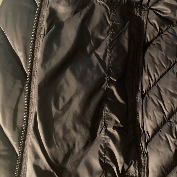 Tommy Hilfiger Hooded Zip Front Short Packable Jacket - Picture 5 of 7